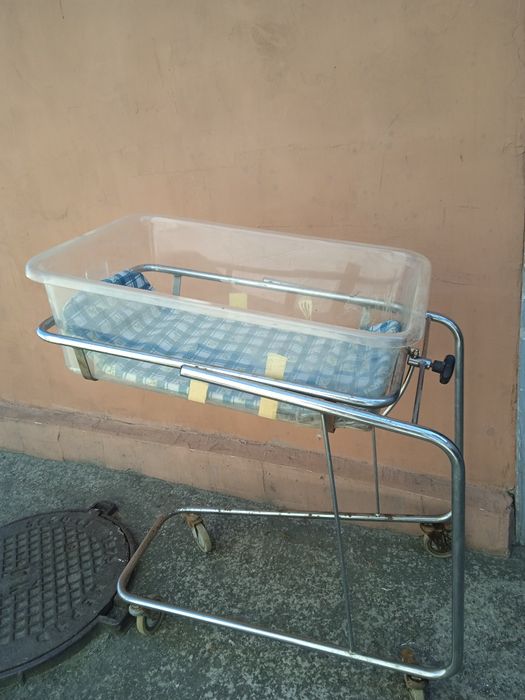 Кроватка детская  кувез медицинская