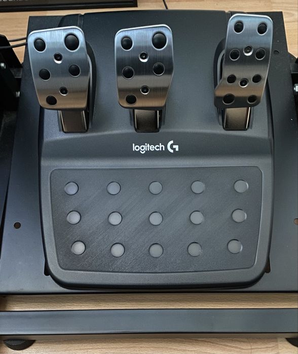 Cockpit Simracing Completo: Volante G29 + Pedais + Suporte