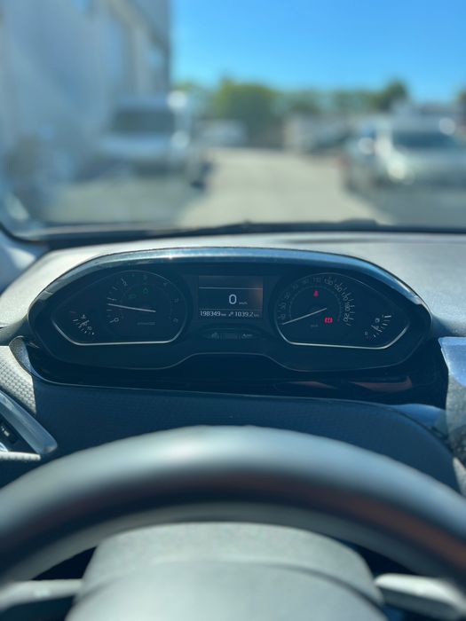 Peugeot 2008 — fotografia 8