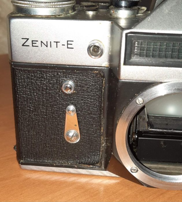 Фотоапарат ZENIT-E ,ретро,срср, без об'єктива, під ремонт,чохол шкіра