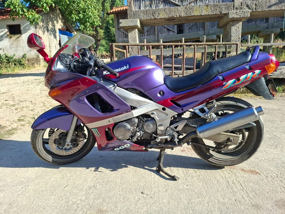 Moto Kawasaki ZZR600