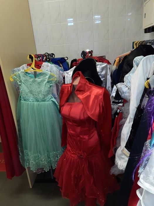 Продам карнавальні костюми оптом