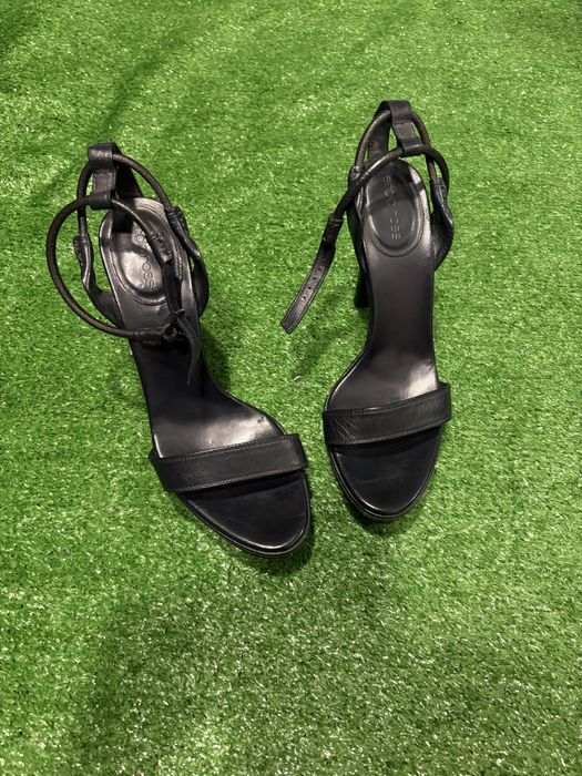 Оригінал нові шкіряні босоніжки