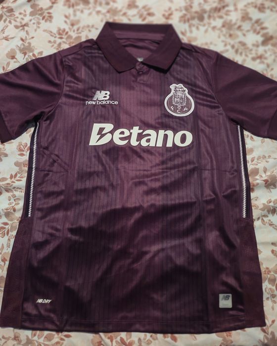Camisola cor tinto porto