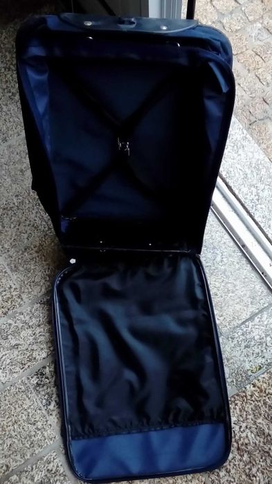 Trolei em azul com asa que recolhe