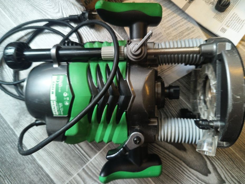 Фрезер новий, HITACHI M12V2
