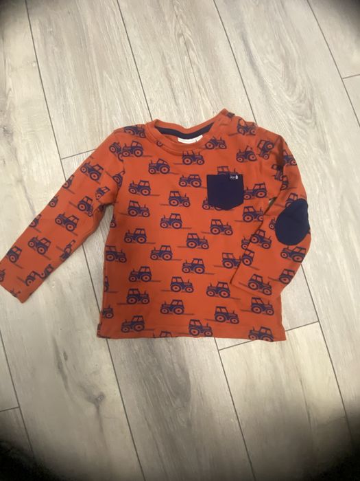 Кофта оранжева з латочками на ліктях