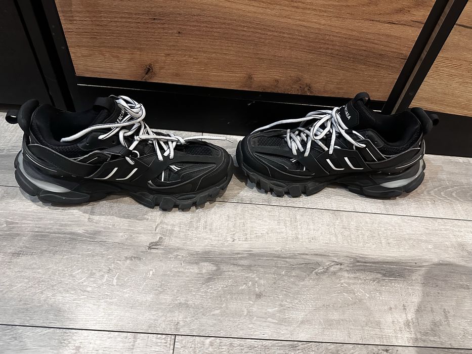 Balenciaga track led