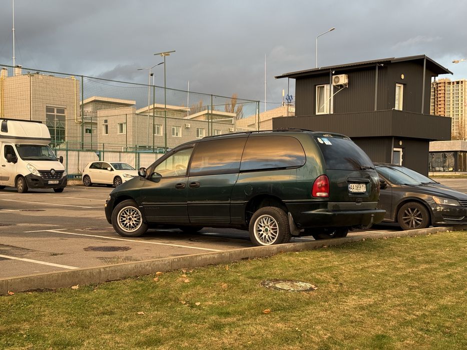 Chrysler town-country
