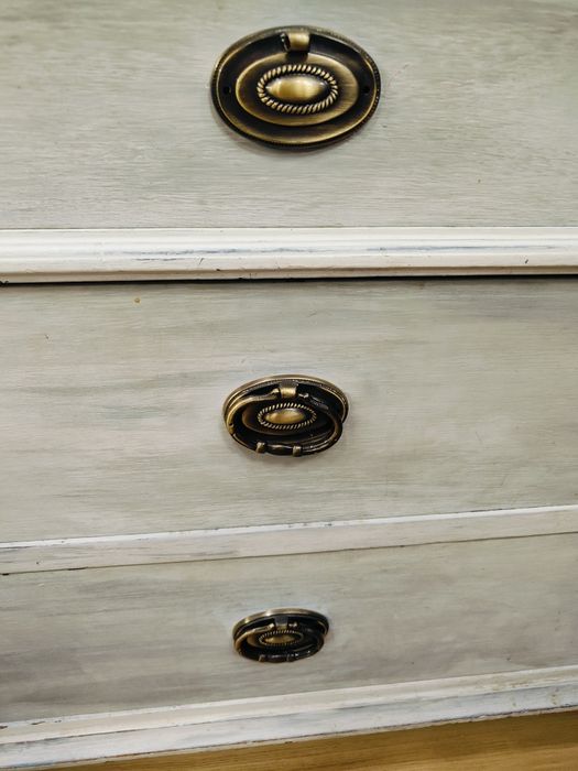 Stara odnowiona komoda