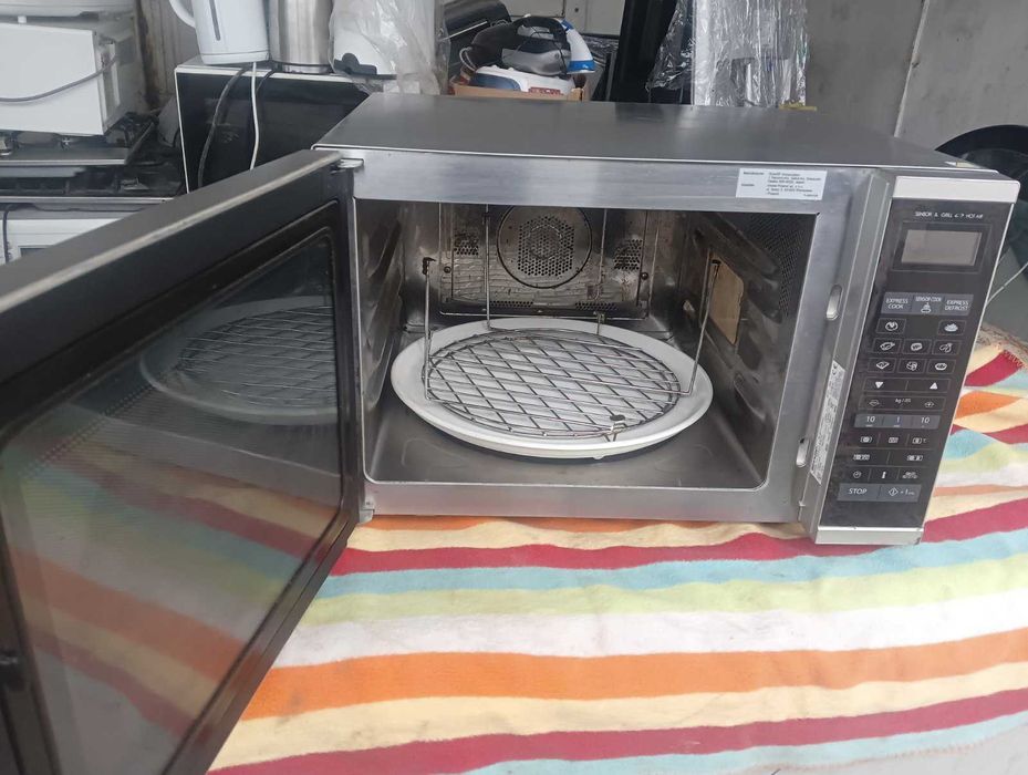 Мікрохвильова піч SHARP