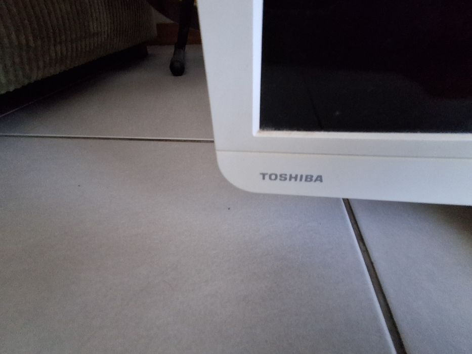 Televisão Toshiba LED Branca (Com HDMI)