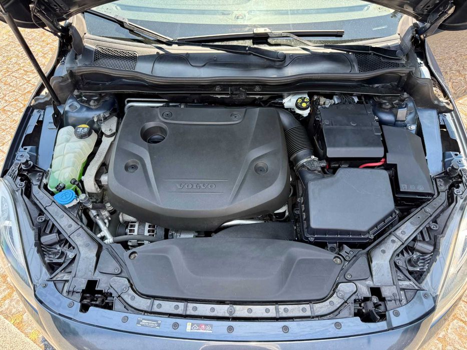 Volvo V40 D2 2.0 130.000KM | Desde 170€/mês