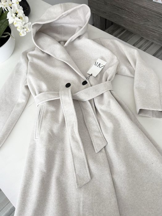 Wiosenny śmietankowy płaszcz Zara w rozmiarach S,M,L