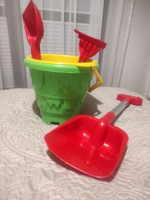 Wiaderko i zabawki do piaskownicy