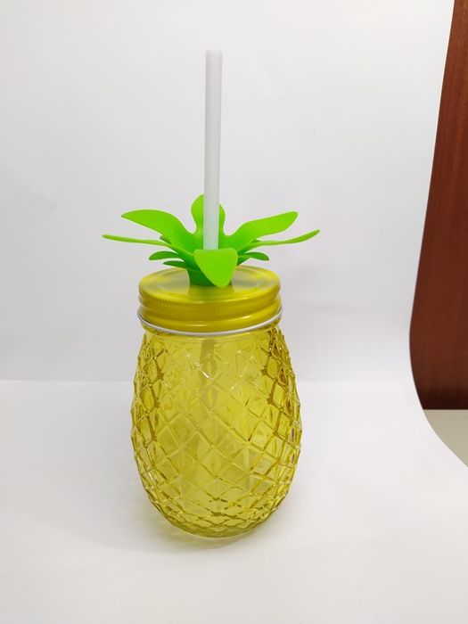 Copos de vidro em forma de ananás