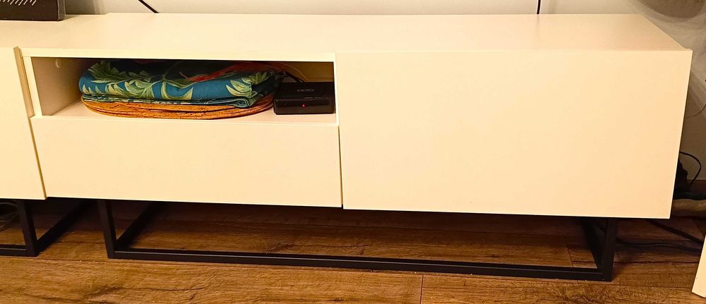 Dwie długie szafki RTV pod telewizor białe loft industrialne