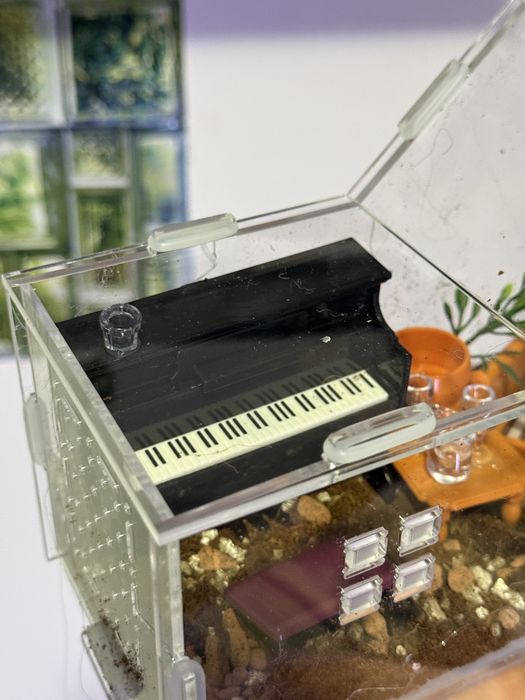 Terrarium 20x15x10 domek z meblami wystrojem dla ptasznika dla lalek