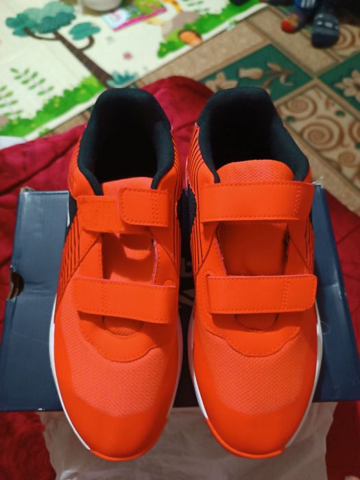 Новые женские кроссовки размер 38