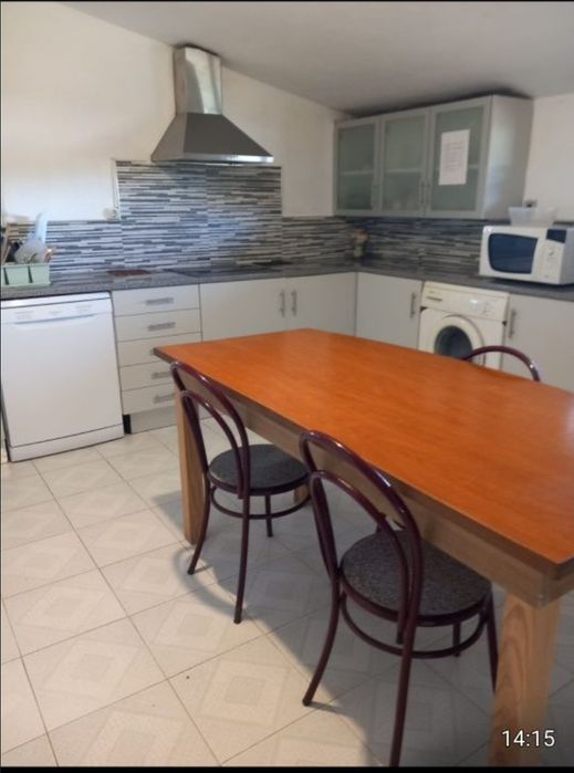 Arrendo quarto mobiliado