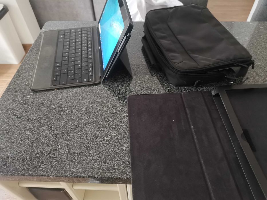 Microsoft Surface pro i5 4 gb windows 10 pro