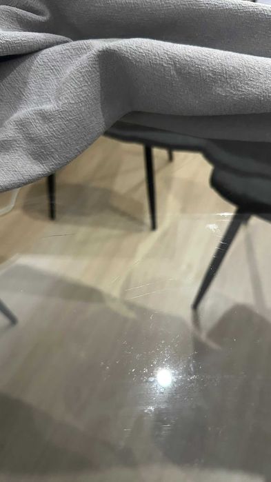 Mesa de jantar em vidro com 6 cadeiras