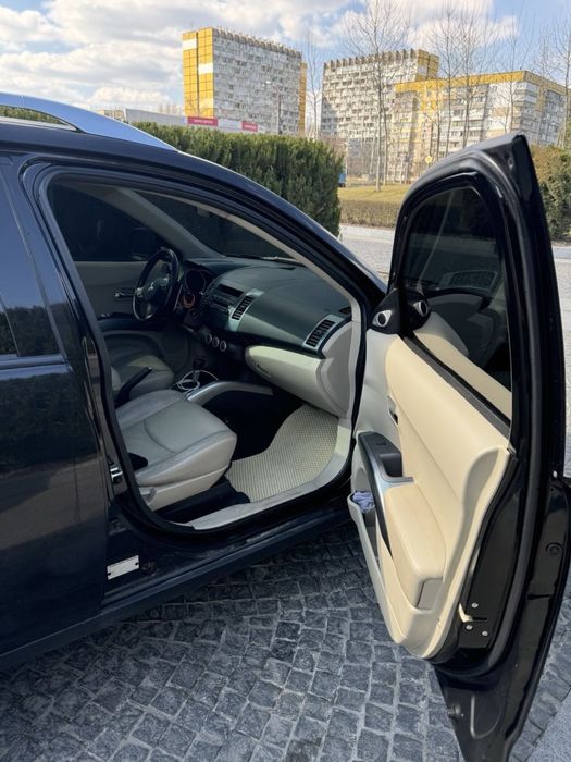 Mitsubishi Outlander XL