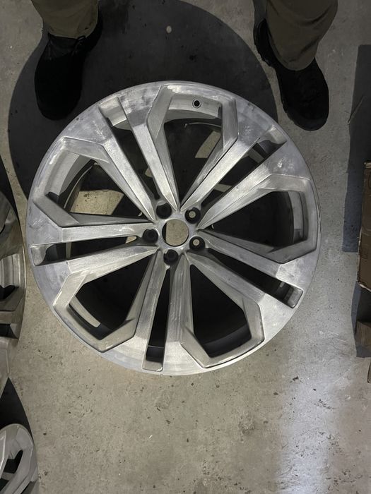 Оригінальний диск AUDI SQ8 R22 4m8 10x22 et21 4m8601025k під покраску