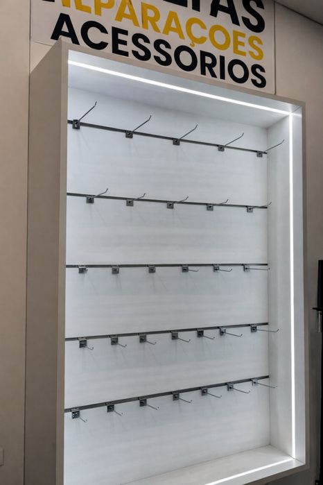 Expositor moderno para destacar produtos