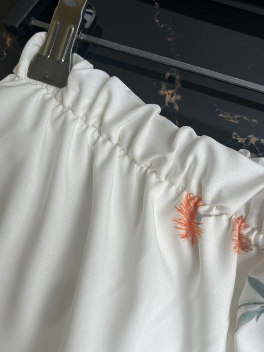 Біла спідниця з квітковим принтом від бренду ByMe, розмір L