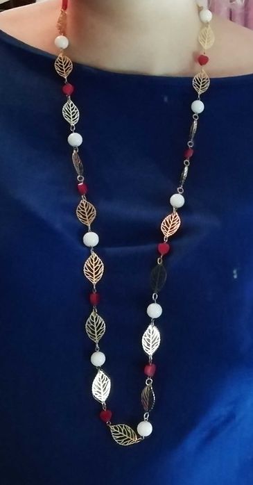Colar lindo de folhas bijuteria Novo