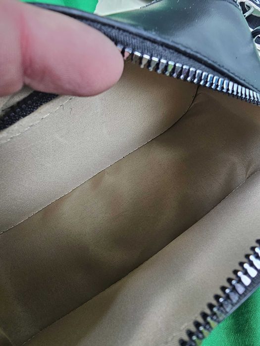 Torebka kuferek wzorki Guess Torba Damska czarna