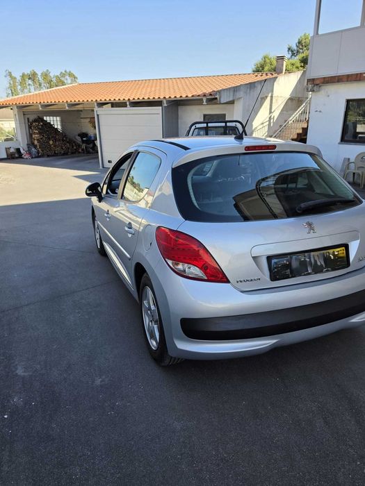 Peugeot 207 1.4 HDi Sport (2010) foto 4