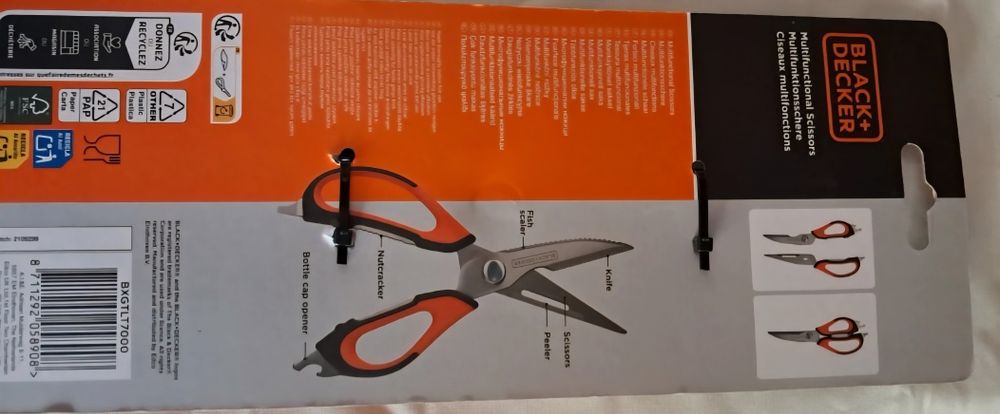 Tesoura Black and Decker para jardinagem e/ou trabalhos manuais