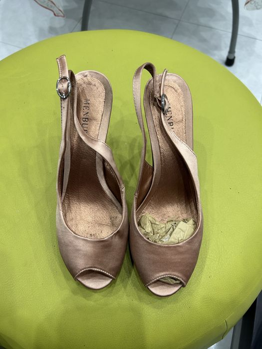 Sapatos de festa, comorados na Haity