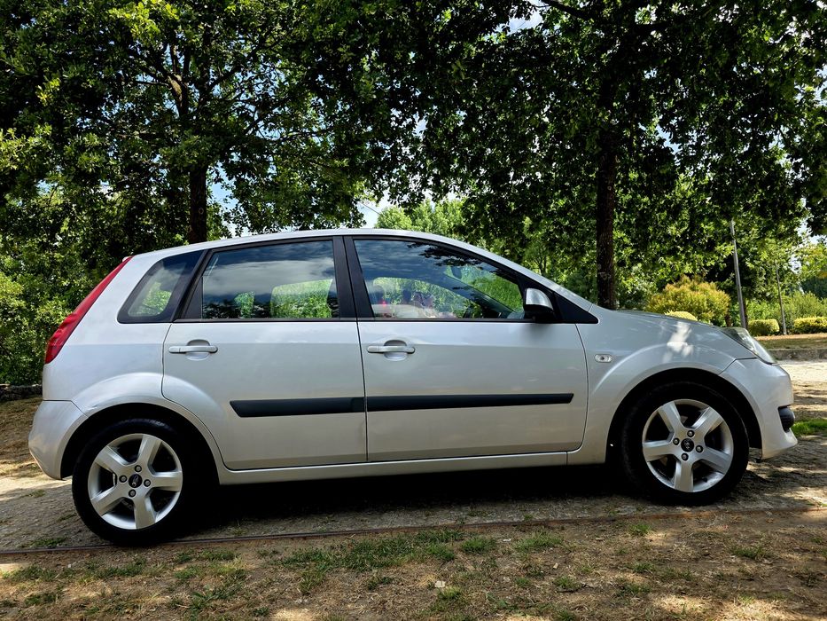 Ford Fiesta 1.25    2007/01      73 mil klm