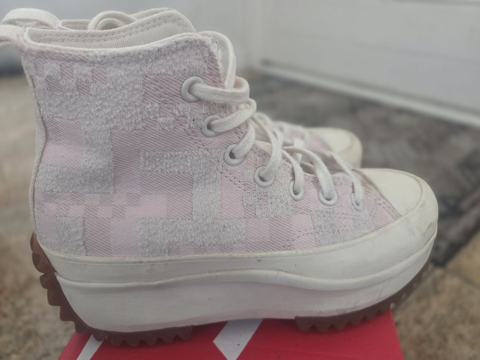 Converse na platformie