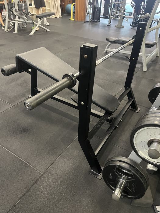 Banco supino declinado