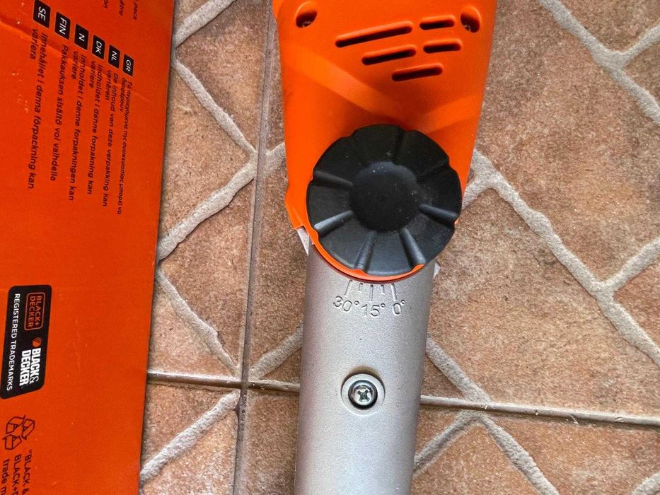 Eletrosserra telescópica BLACK + DECKER PS7525