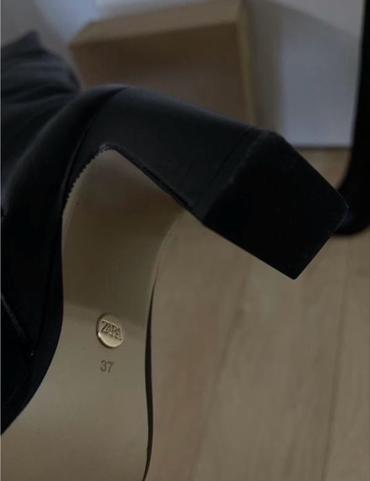 Чорні високі чоботи Zara