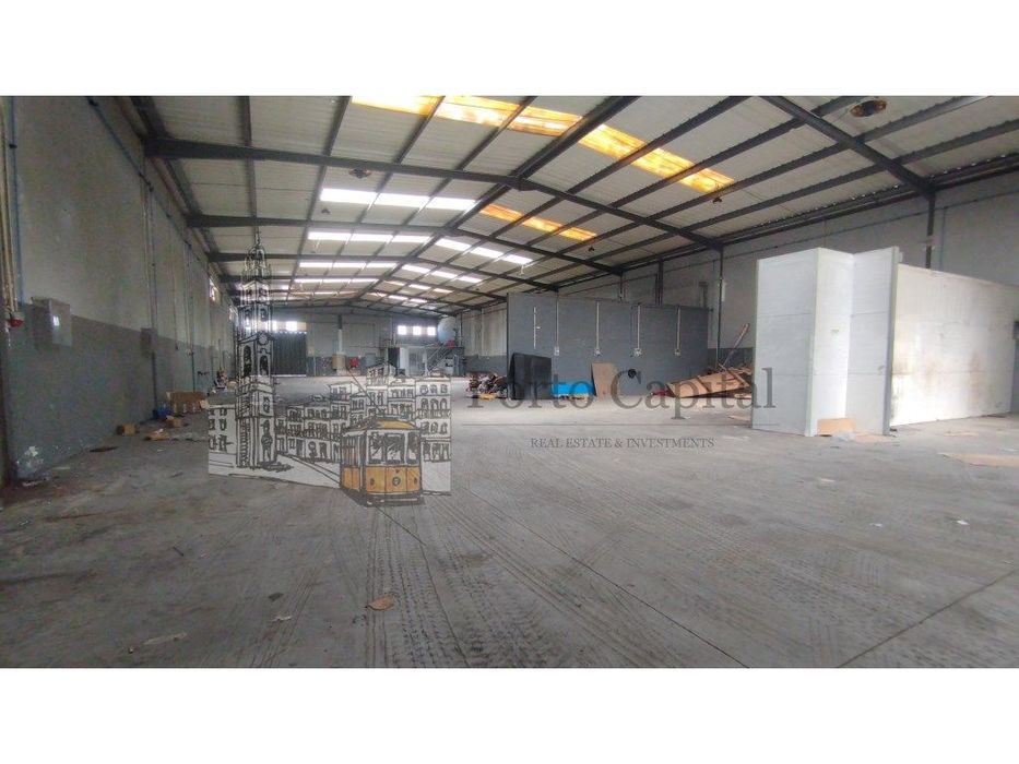 Armazém com espaço amplo e pé direito alto em Vila do Conde - EXCEL...