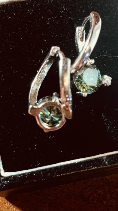 Серебрянные серьги 925 пробы с муассанитами