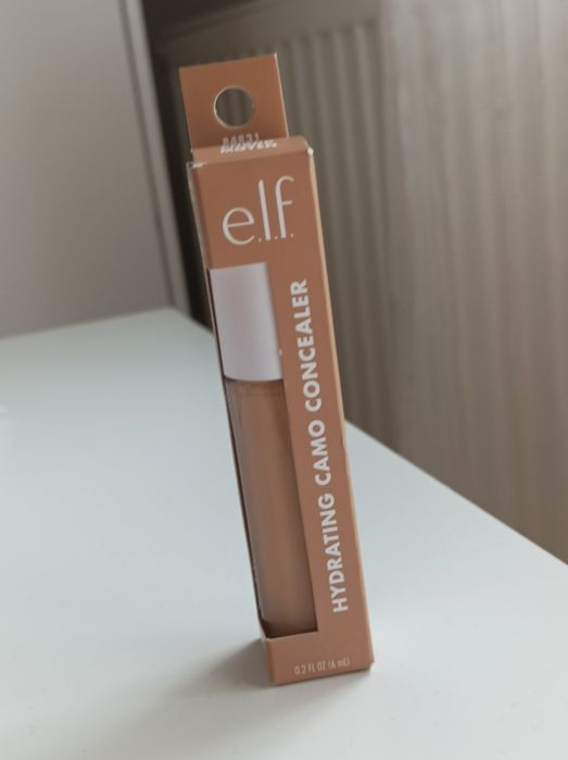 Elf camo hydrating korektor do twarzy nawilżający medium warm