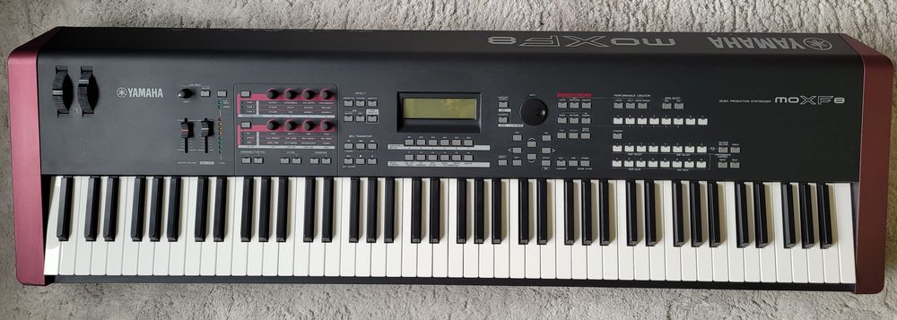 Syntezator yamaha moxf8 + miękki futerał na kolach.