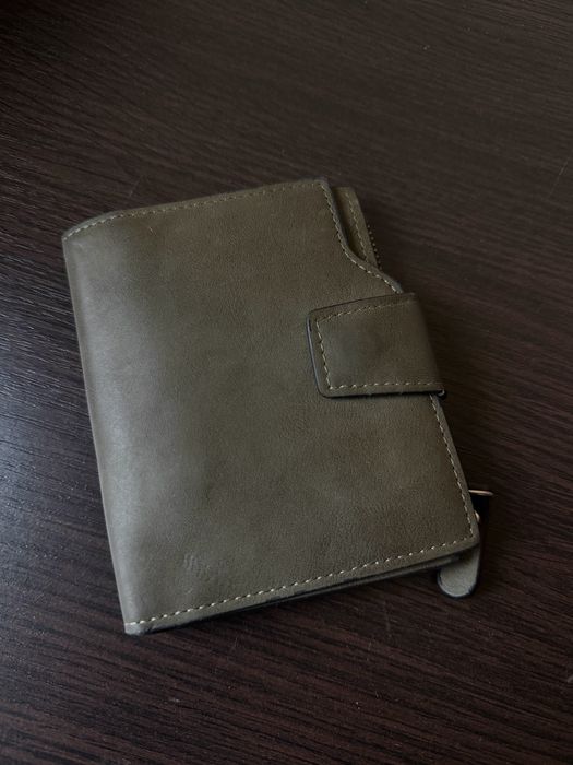 Бананка, косметички і гаманець