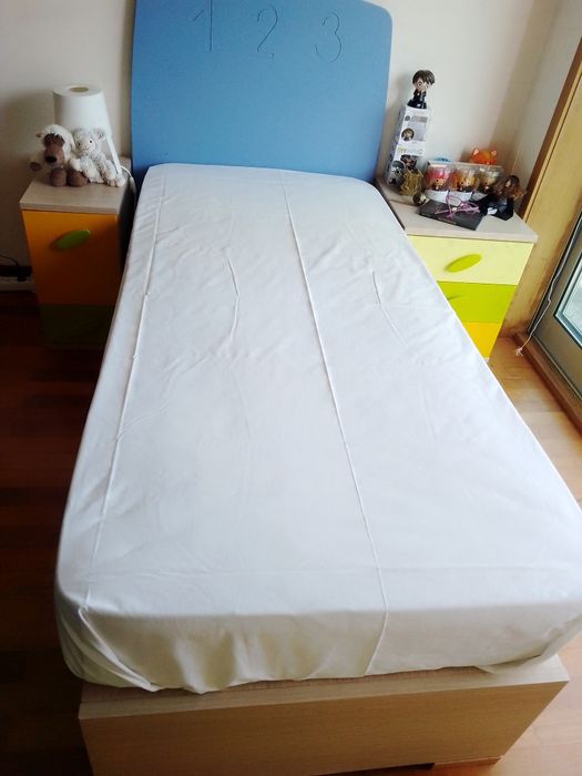 Quarto de solteiro em madeira