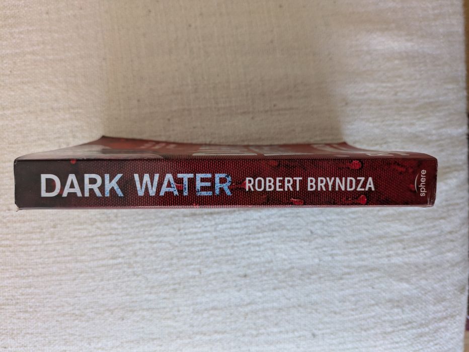 Livro Dark Water de Robert Bryndza