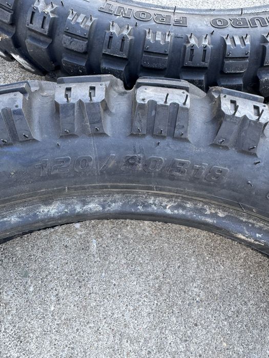 Pneus moto 130/80/18 e 90/90/21