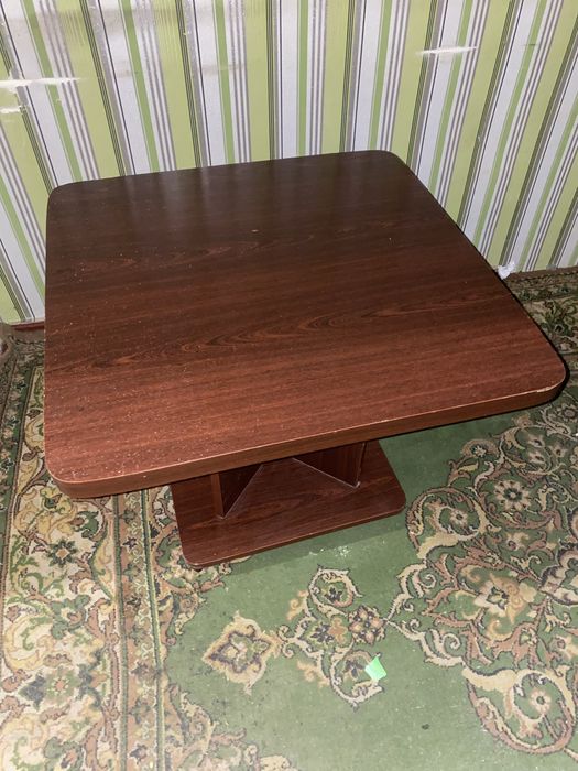 Продам мебель : стол кухонный , духовой шкаф