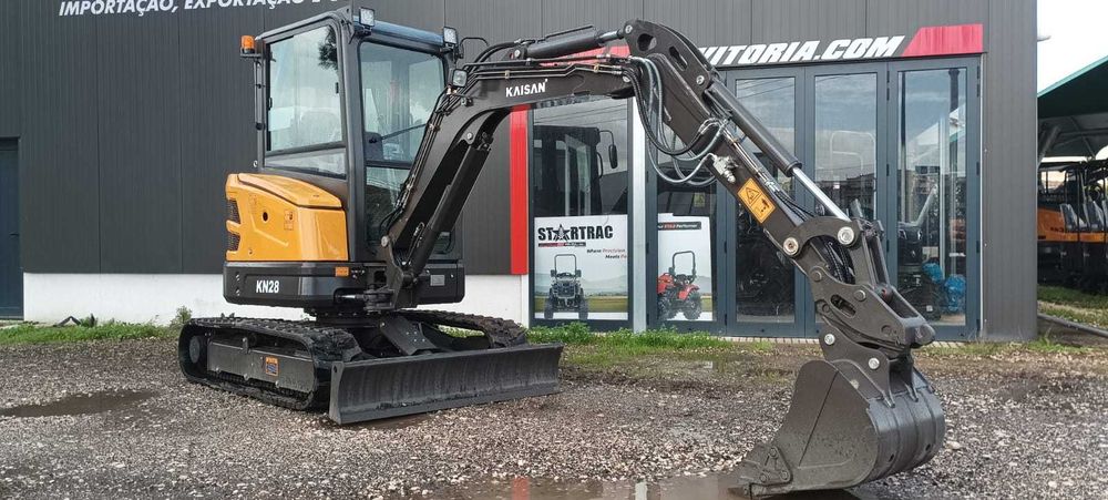 Escavadora Kaisan KN28 com oferta dos 3 baldes
